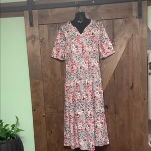 Chic Floral Midi Dress in Red and White